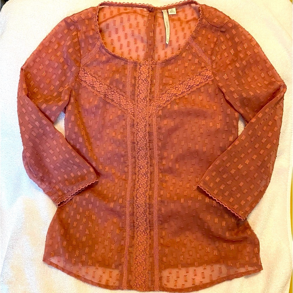 Lauren Conrad women’s pink top lace top LC dress shirt, buttons down back XS